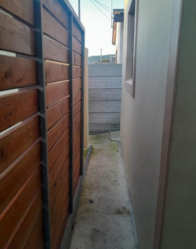 3 Bedroom Property for Sale in Zwelihle Western Cape